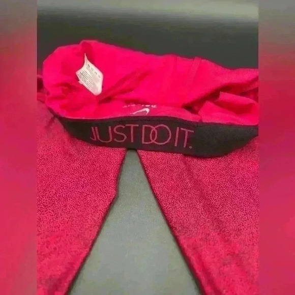 Nike Go, Size S
Women's Firm-Support High-Waisted Capri Leggings with Pockets - Picture 5 of 10